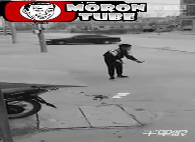 Video :China - He uses his phone while strolling down the street and gets stuck in a heap of trash